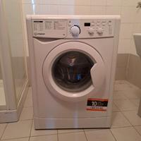 LAVATRICE INDESIT PRATICAMENTE NUOVA