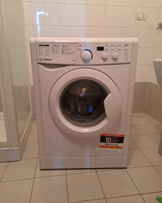 LAVATRICE INDESIT PRATICAMENTE NUOVA