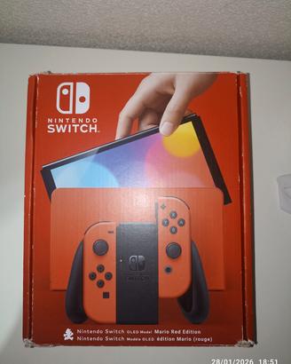 Nintendo Switch OLED versione Mario 
