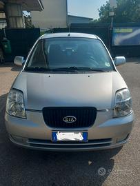 Automobile Kia Picanto LS