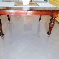 Tavolo in legno massello allungabile