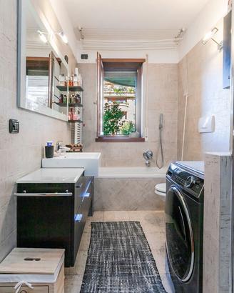Mobile bagno usato completo di specchio