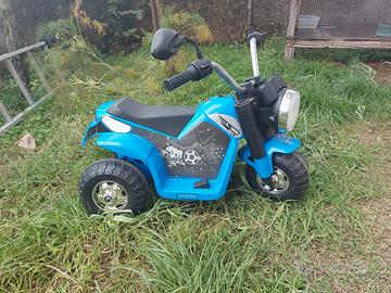 moto  giocattolo bambino con piccolo motore 