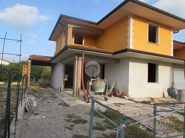 PORZIONE DI TRIFAMILIARE A RONCOFERRARO