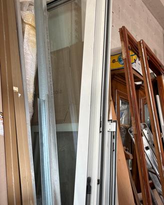 Porte finestre in alluminio bianco