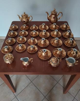 SERVIZIO CAFFE’ E TE IN PORCELLANA DORATA BAVARIA
