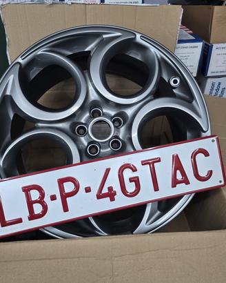 Set 4 cerchi Alfa Romeo 4c 19 e 18
