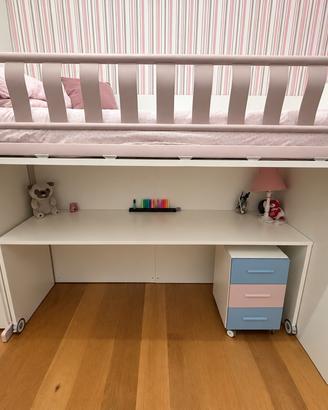 Letto a soppalco con scrivania e cassettiera