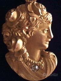 Ciondolo lavorato a sbalzo anni 40