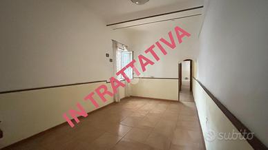 2 LOCALI A NAPOLI