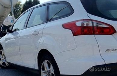 Ford Focus volante devioluci radio