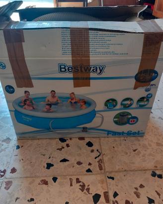 Piscina rotonda  con copri piscina