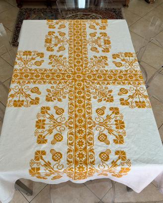 Tovaglia vintage anni ‘70 in lino pesante ricamata