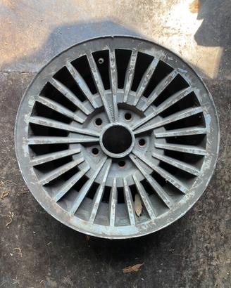 Cerchione in lega Volvo 240