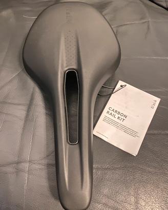 Sella FIZIK VENTO ANTARES R1 140mm RAILS CARBONIO