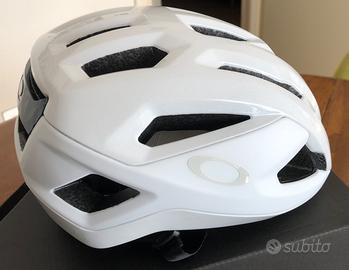 Casco Oakley ARO 5