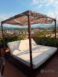 Letto matrimoniale da esterno con baldacchino