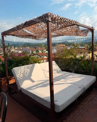 Letto matrimoniale da esterno con baldacchino