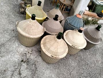 Boccioni in vetro verdi e uno trasparente 