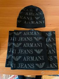 Completo sciarpa e berretto Armani