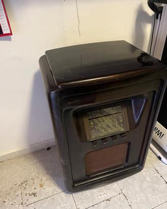Radio Magnadyne SV151c del 1939 a valvole