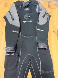 Muta stagna neoprene MARES XR con guanti stagni