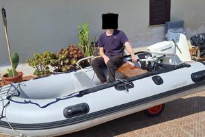 Gommone con motore e accessori