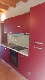 cucina frigo e piano cottura 