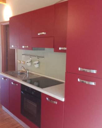 cucina completa frigo e piano cottura DESCRIZIONE