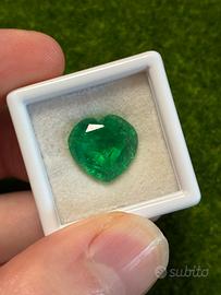 Smeraldo verde 7.00 ct taglio cuore certificato