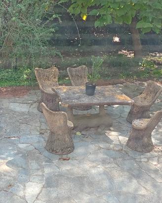 tavolo con sedie in cemento