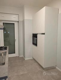 EUR TORRINO TRILOCALE SEMI-ARREDATO Con BALCONE