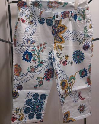 UDQ - Jeans capri bianchi con fiori 