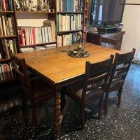 Tavolo ‘800 pregiato con sedie