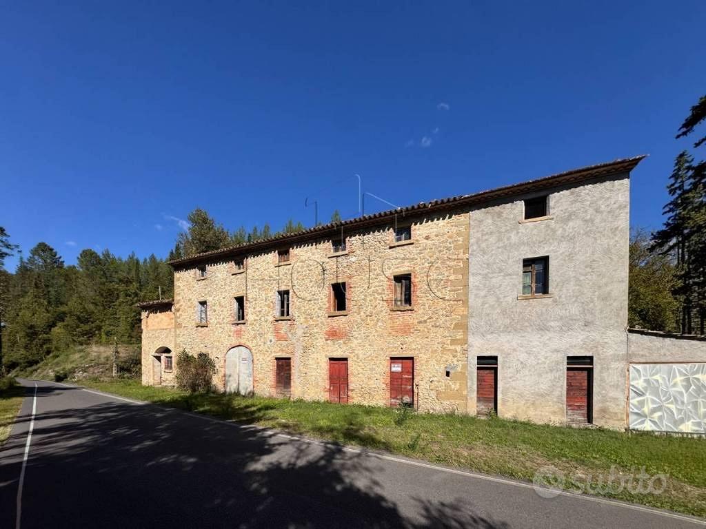 Rustico / Casale di 330 m² con più di 5 locali a M - Vista 3