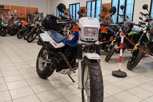 Yamaha TW 200 con bauletto
