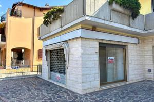 NEGOZIO A ROSETO DEGLI ABRUZZI