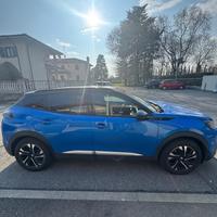 Peugeot E-2008 GT - Tetto panoramico