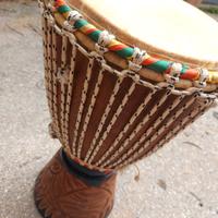 Djembe tamburo africano.