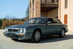 Jaguar XJ8 3.2 EXECUTIVE - JAG00082