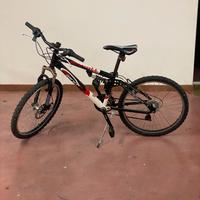 Mountain bike con freno a disco