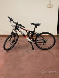 Mountain bike con freno a disco