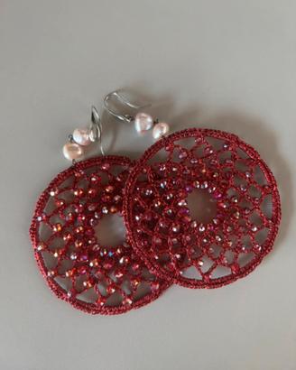 Orecchini pendenti uncinetto e cristalli