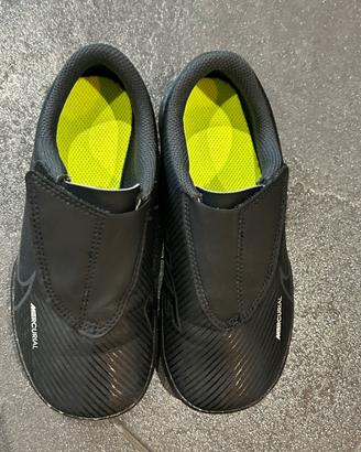 Scarpini bambino senza tacchetti Nike