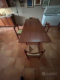 Tavolo allungabile in legno (4 sedie in omaggio)
