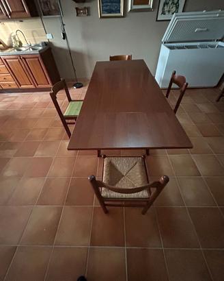 Tavolo allungabile in legno (4 sedie in omaggio)