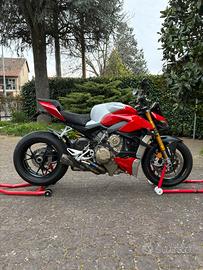 Ducati Streetfighter v4s full Akra