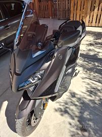 Moto scuter yamaha tmax560 tech 