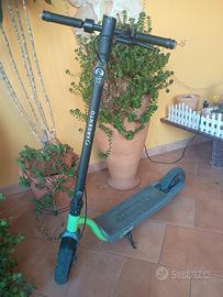 monopattino elettrico argento Active evo