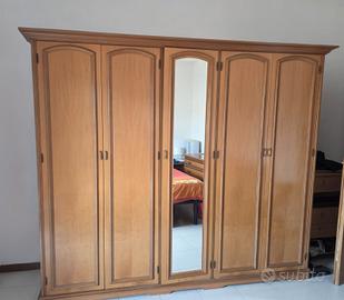 Armadio Stile Classico in Legno 5 ante e specchio